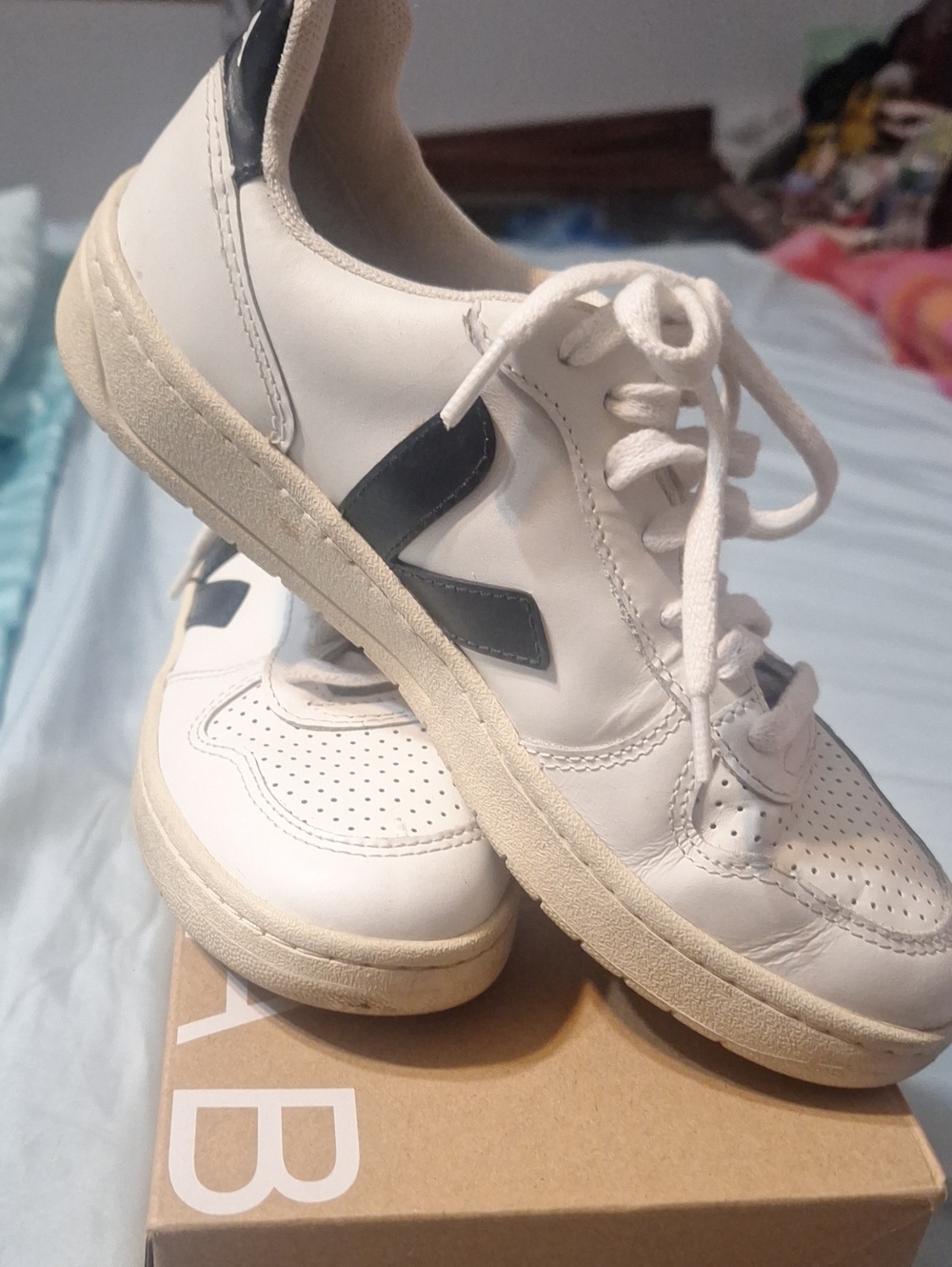 Veja White Leather Low-Top Sneakers with Black V Detail Size 5